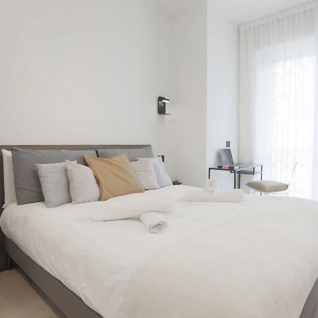 New Modern Flat 10 Minutes Walk From Central Station มิลาน ภายนอก รูปภาพ