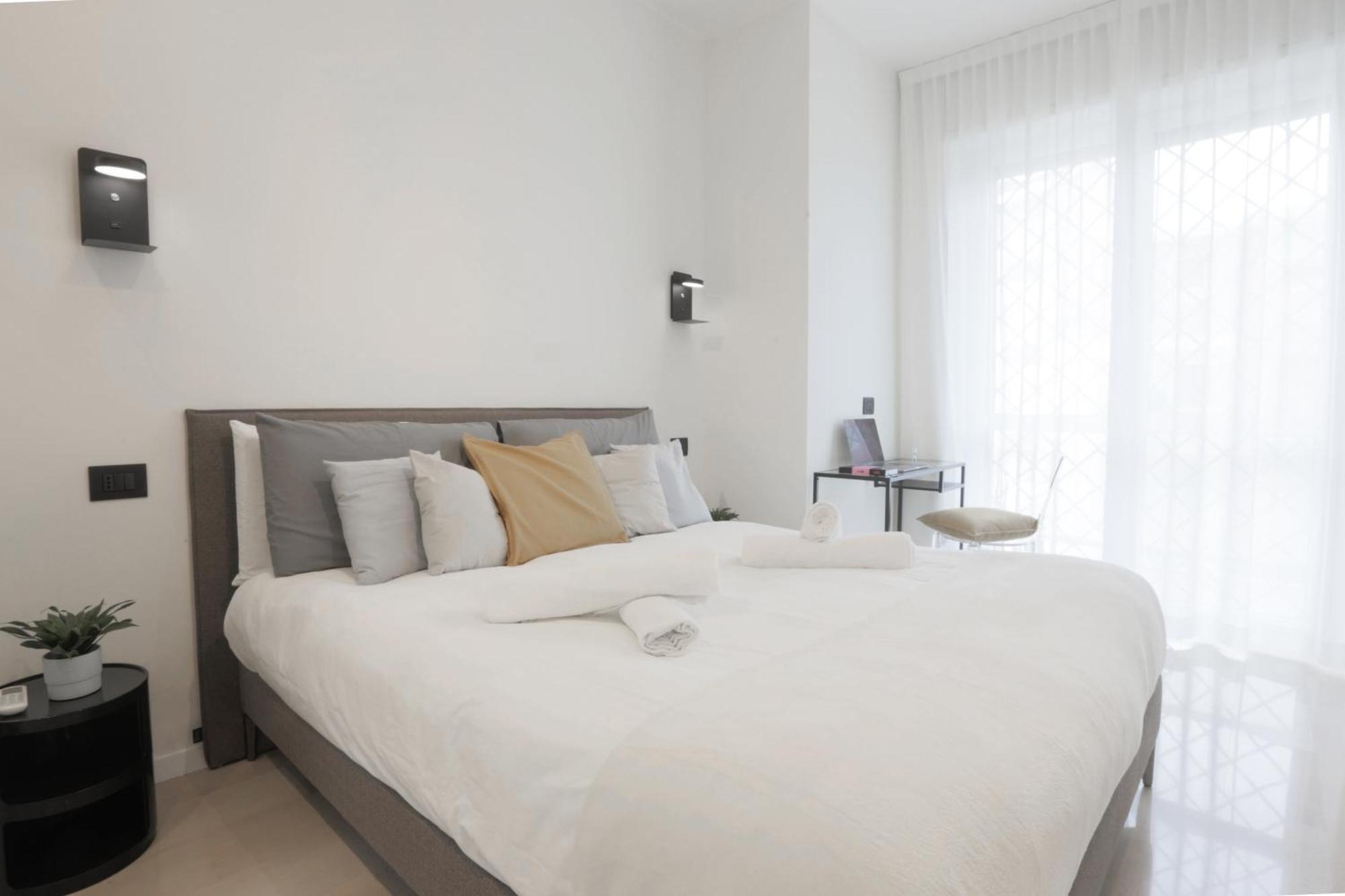 New Modern Flat 10 Minutes Walk From Central Station มิลาน ภายนอก รูปภาพ
