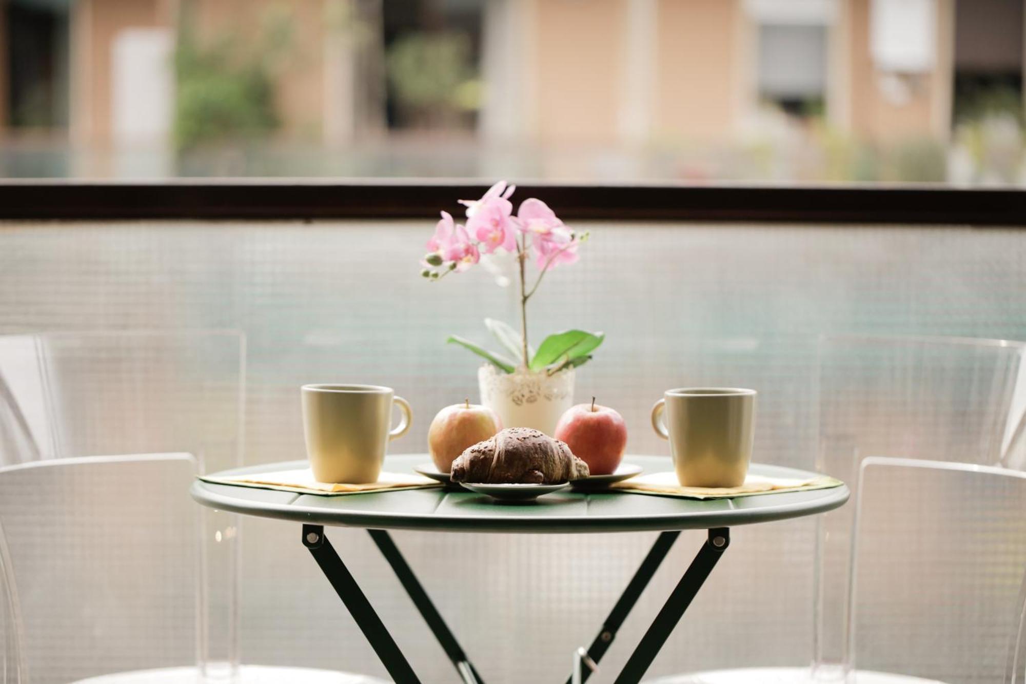 New Modern Flat 10 Minutes Walk From Central Station มิลาน ภายนอก รูปภาพ